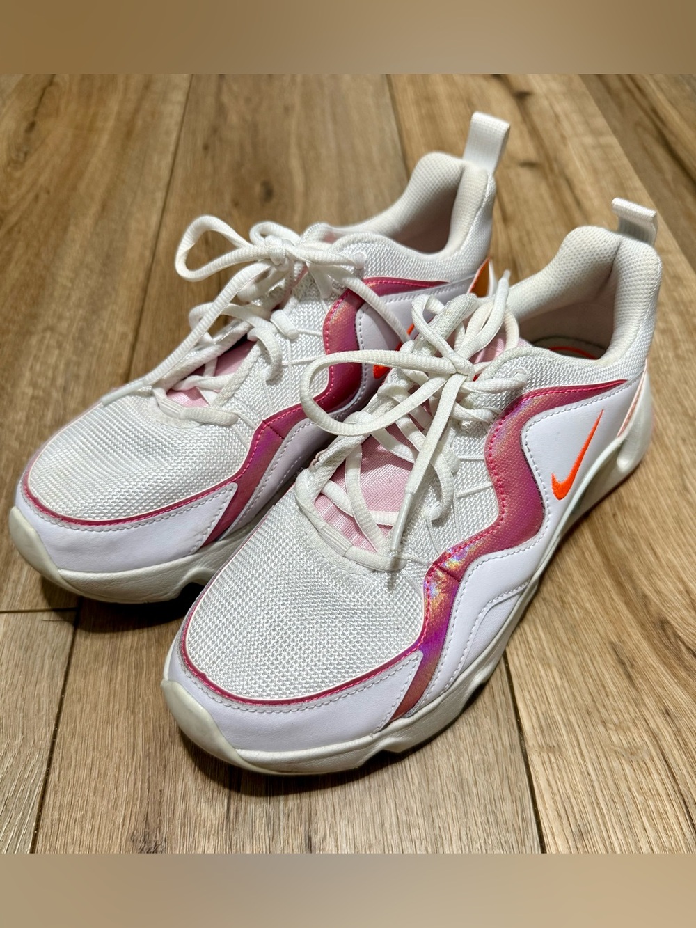 NIKE CV3032-100 WHITE/ DIGITAL PINK RYZ 365 WOMENS SNEAKER SIZE US 8 EUC